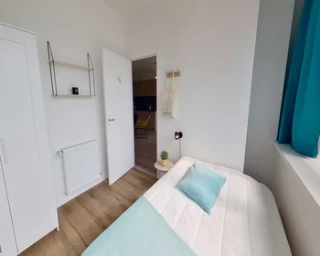 Private room at Avenue Sainte-Anne, image 3 of 24
