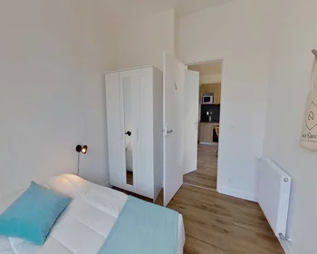 Private room at Avenue Sainte-Anne, image 3 of 23