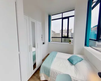 Private room at Avenue Sainte-Anne, image 3 of 24