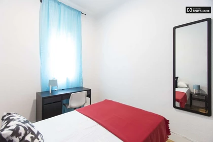 Quarto para alugar num apartamento partilhado em Madrid