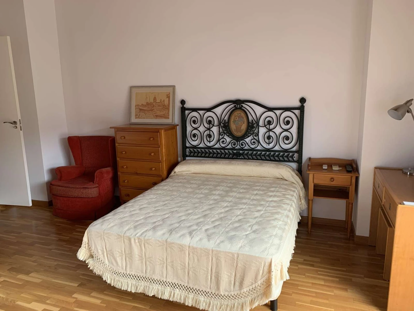Bright private room in Sant Cugat Del Vallès