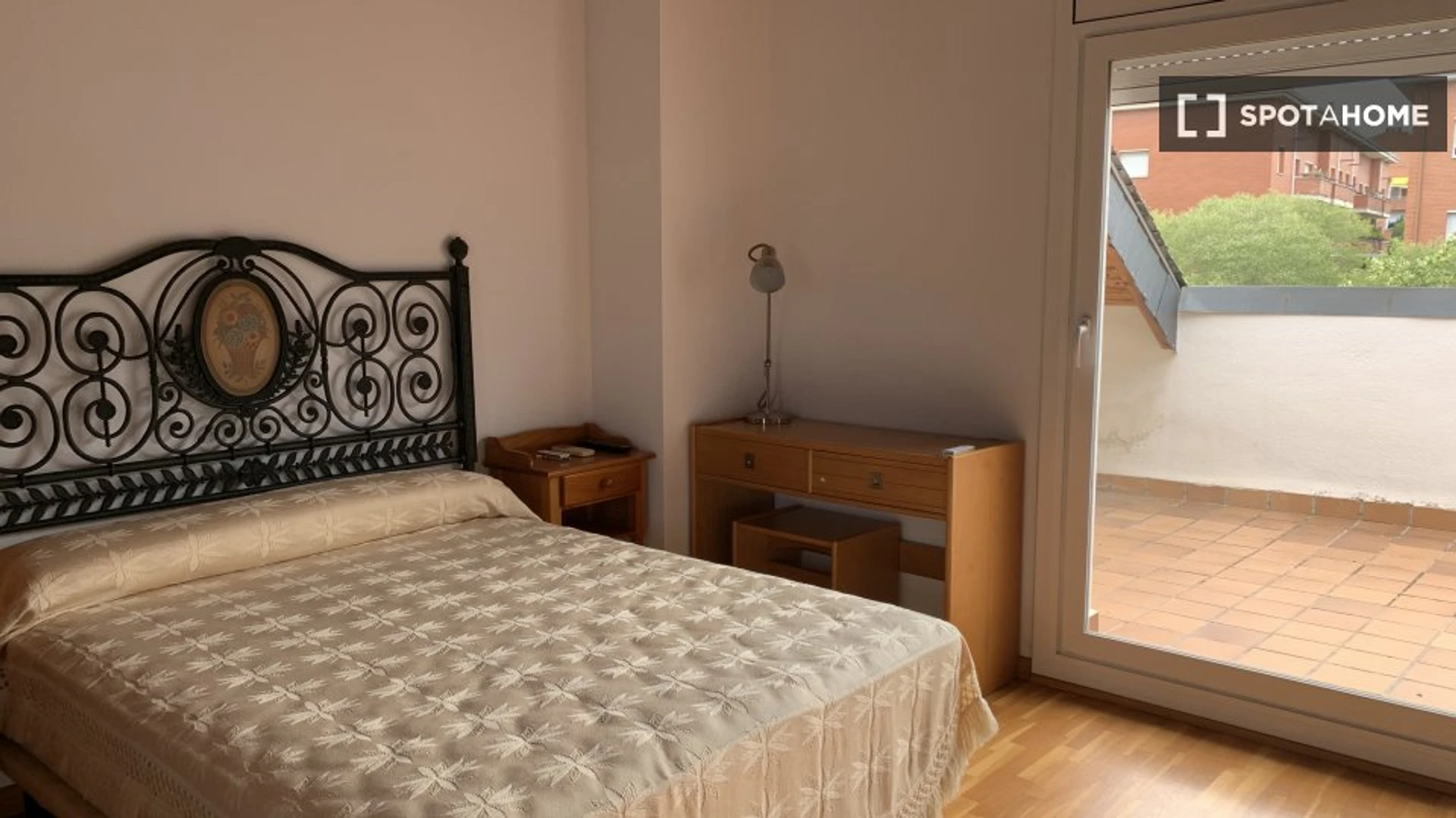 Bright private room in Sant Cugat Del Vallès