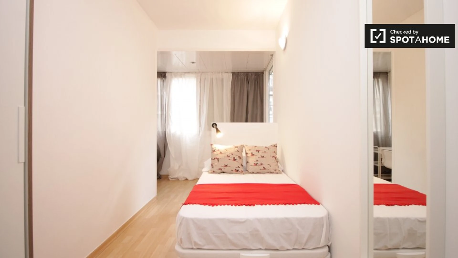 Barcelona de ortak bir dairede kiralık oda