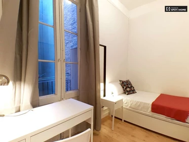 Chambre à louer dans un appartement en colocation à Barcelona