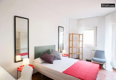 Chambre à louer dans un appartement en colocation à Barcelona