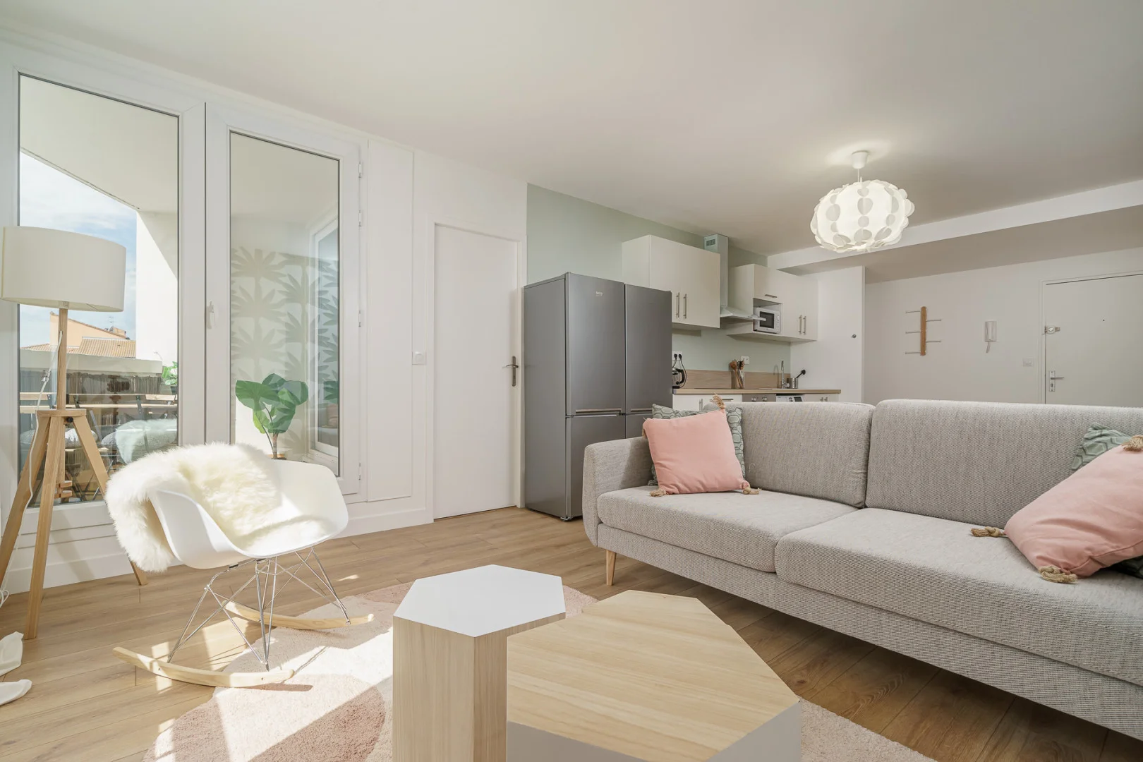 Bright and airy student room with easy university access in