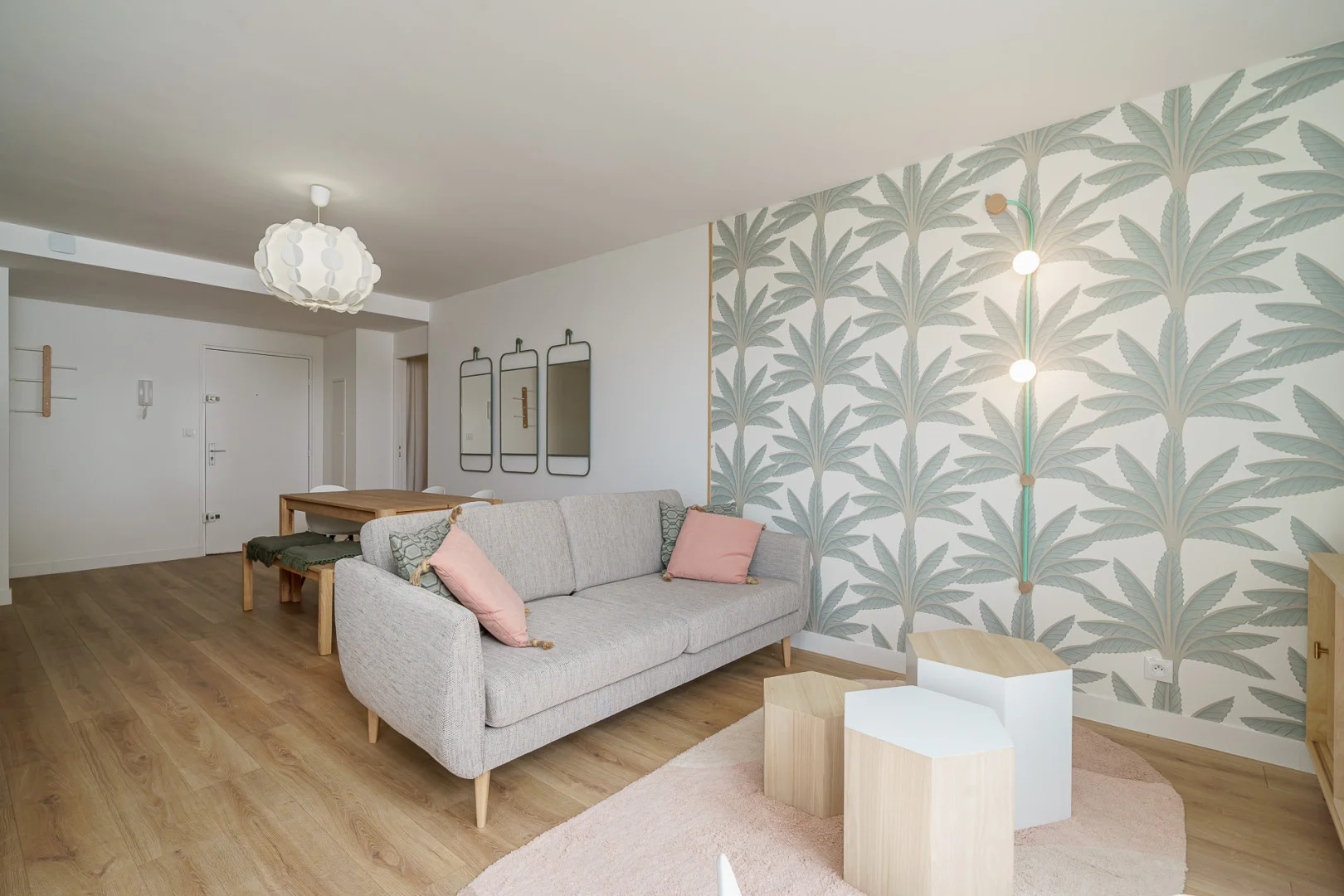Economical student room with convenient location in