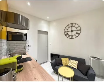 Private room at Rouen, 76000, image 1 of 6