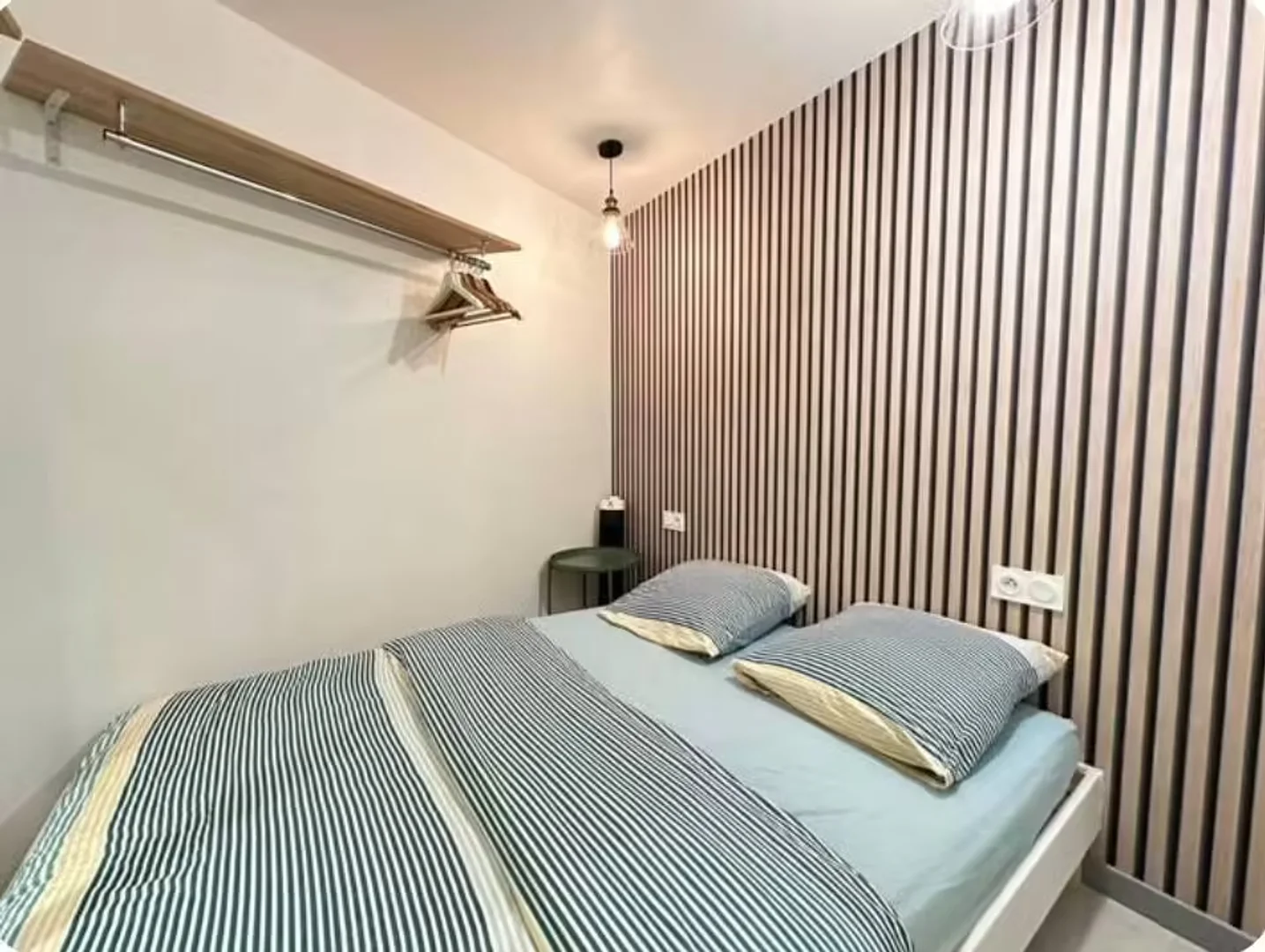 Functional student room perfect for studying in 