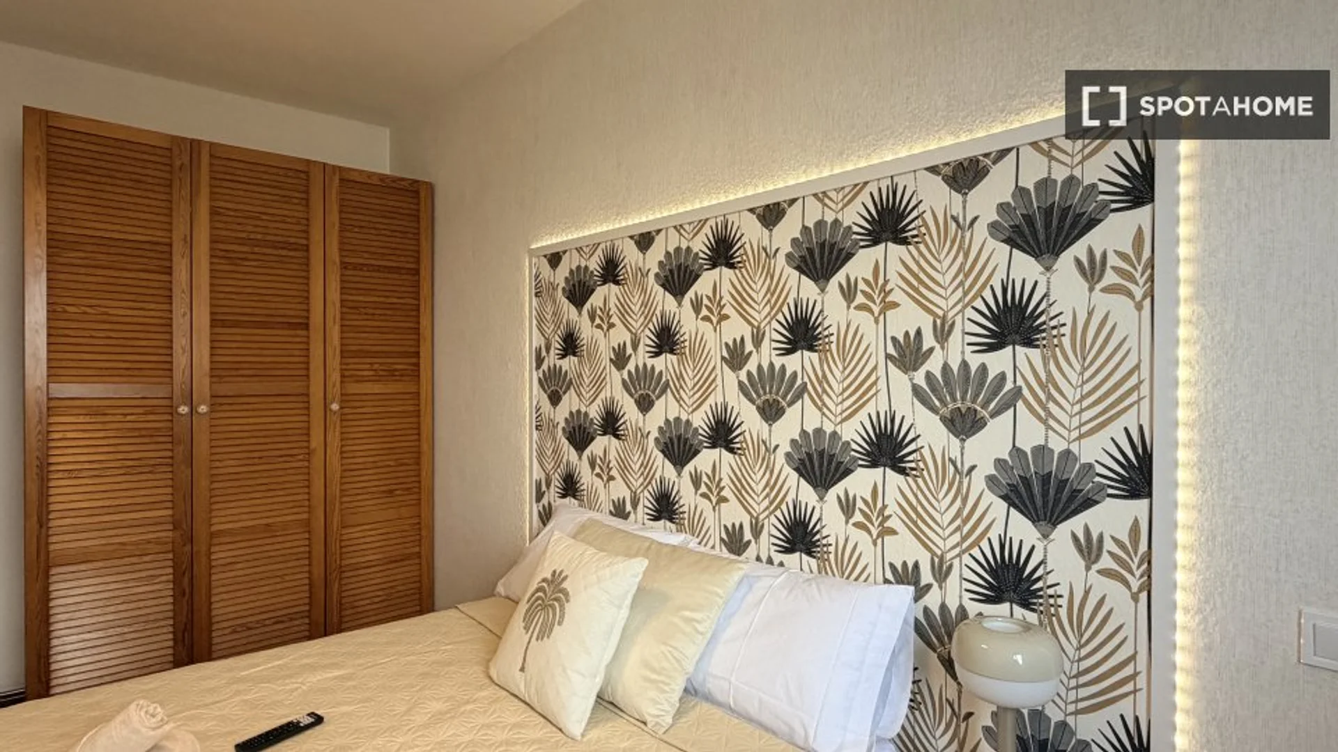 Chambre confortable pour étudiants disponible dans 