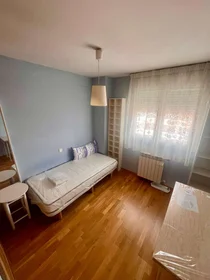 Private room at Calle la Adrada, image 1 of 10