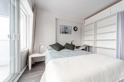 Quarto para alugar num apartamento partilhado em Montreal