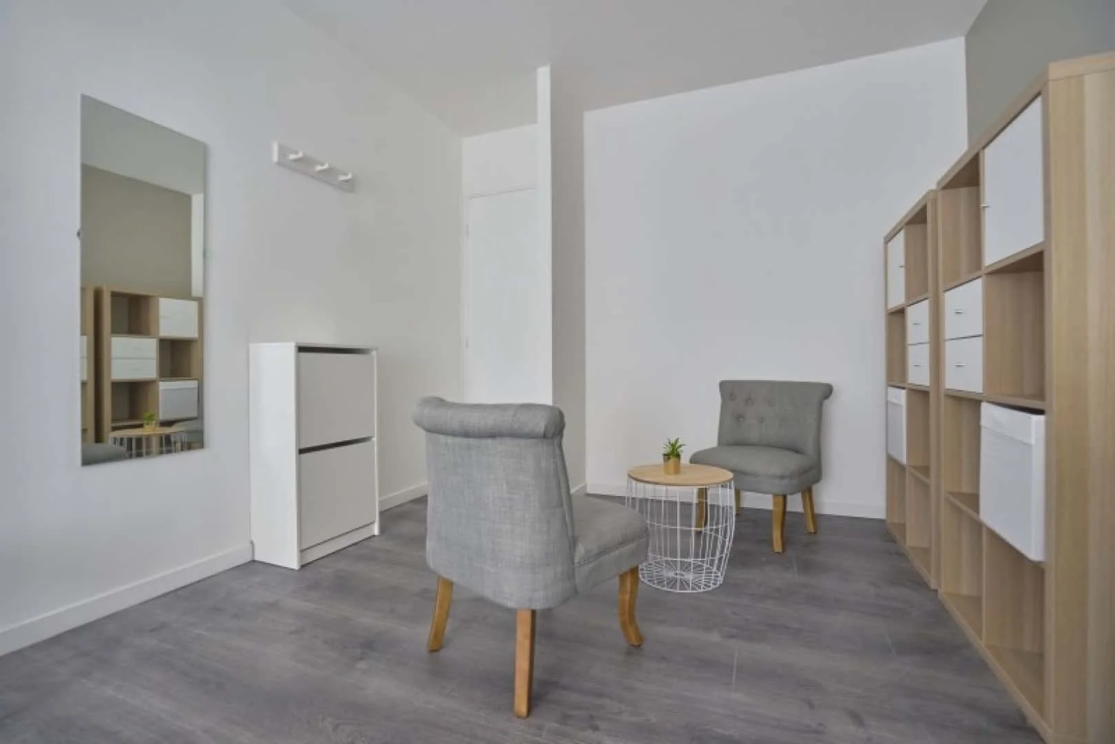 Chambre confortable pour étudiants disponible dans 