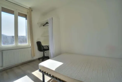 Chambre privée à 76 Rue du 20ème Siècle, 59160 Lille, France, image 1 de 10