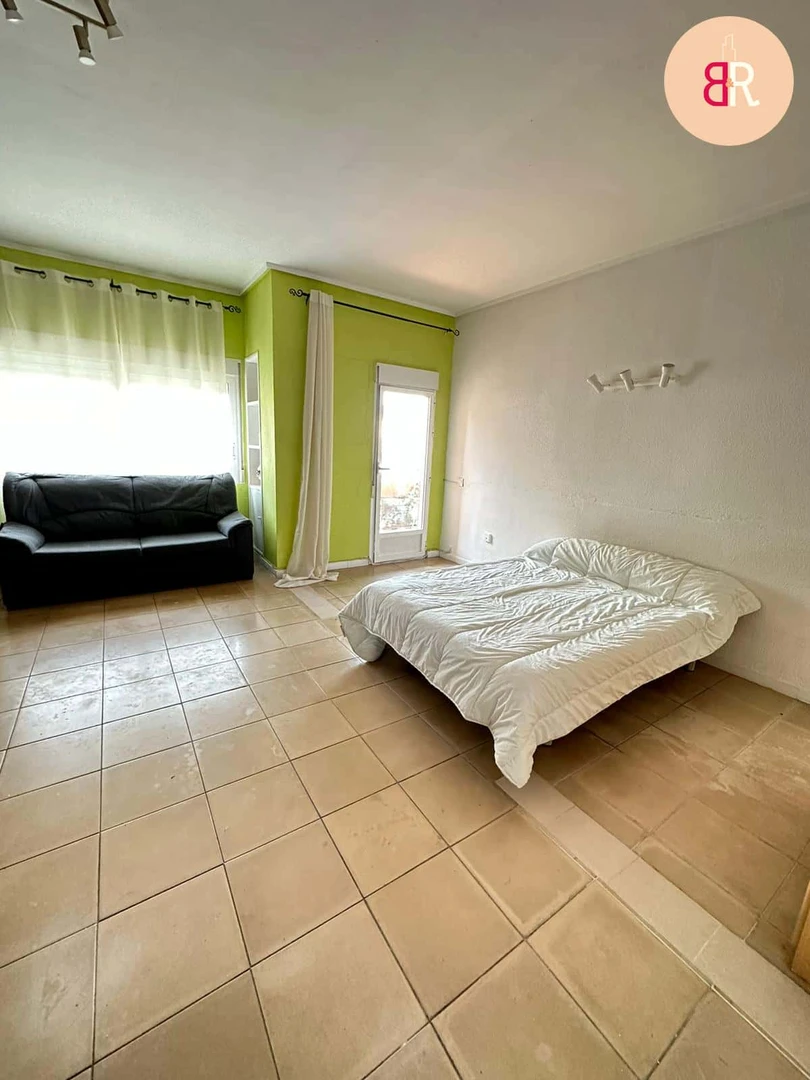 Pokój do wynajęcia z podwójnym łóżkiem w Alicante