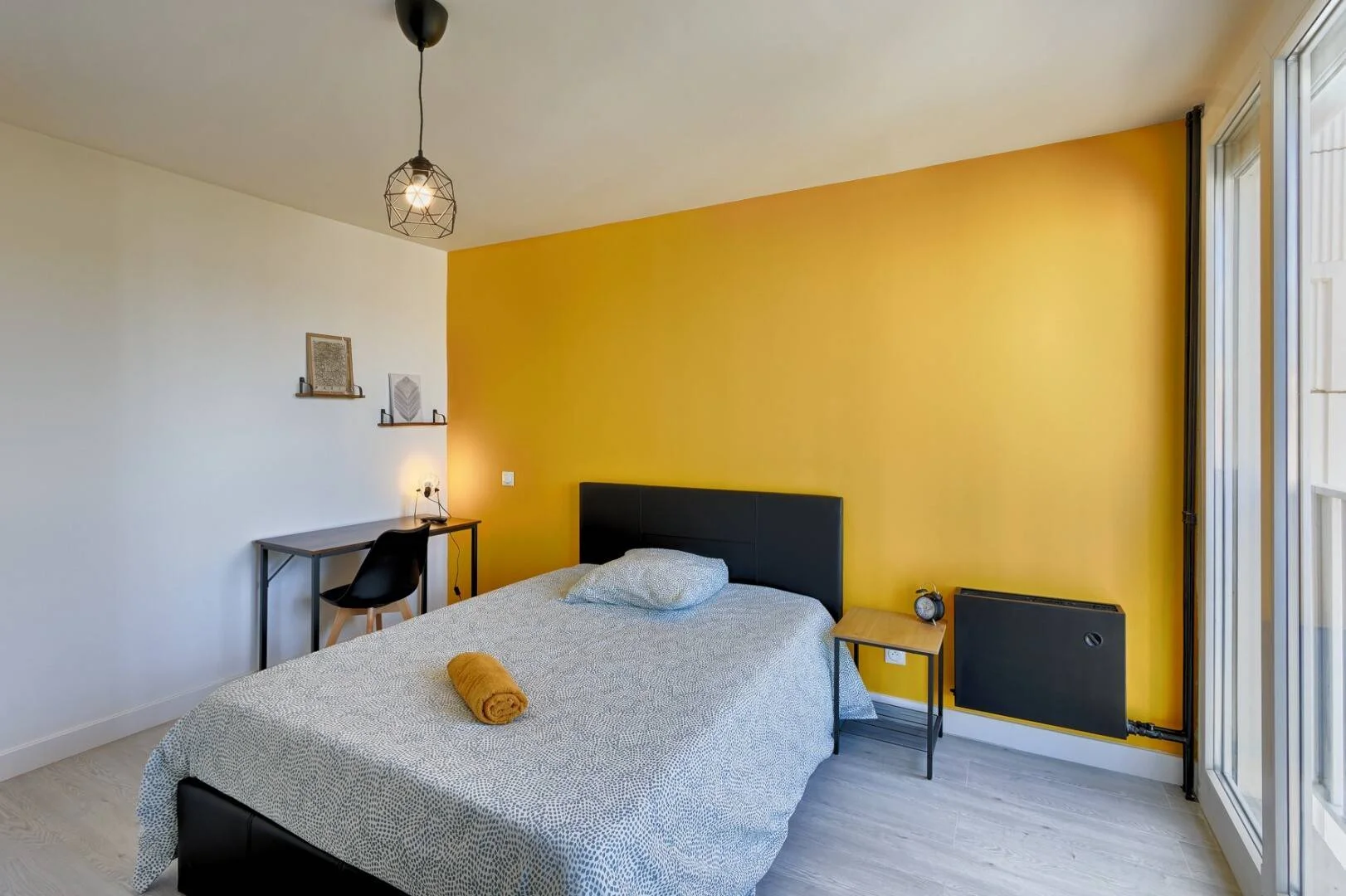Quarto para alugar em apartamento de estudantes em , totalmente mobilado