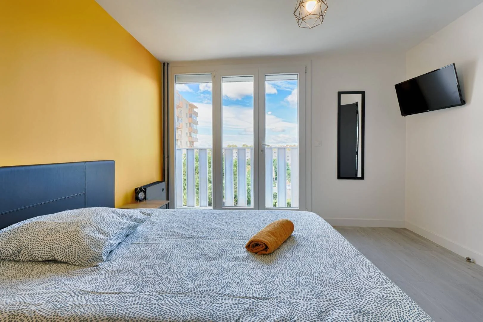 Quarto de estudante económico perto do campus em 