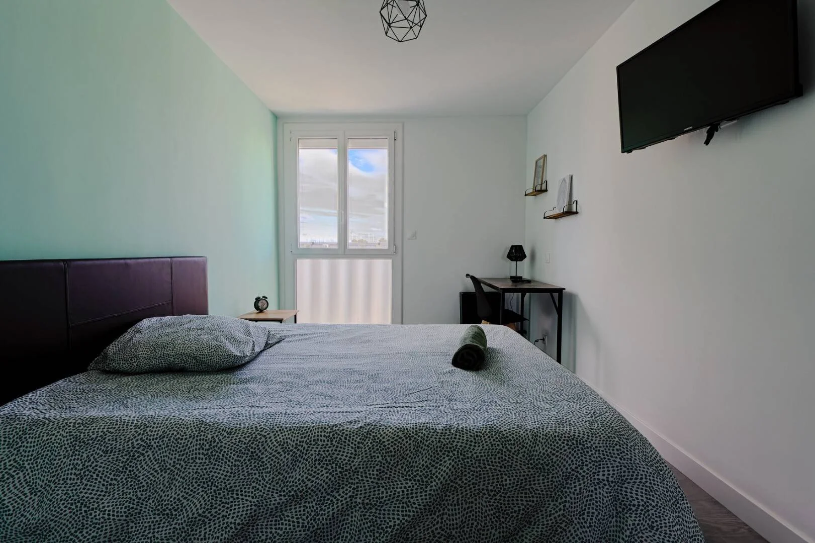 Quarto de estudante económico com localização conveniente em 