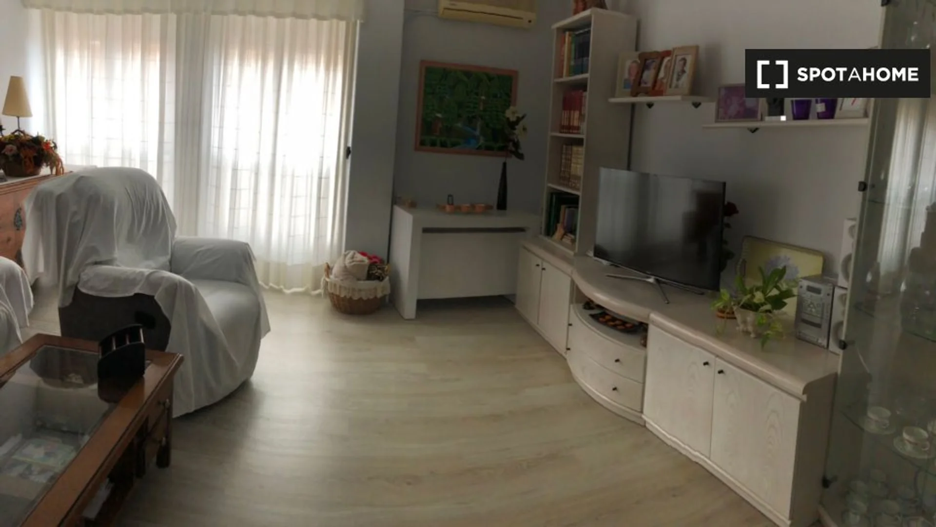 Habitación para estudiantes en  con área de estudio y facilidades compartidas