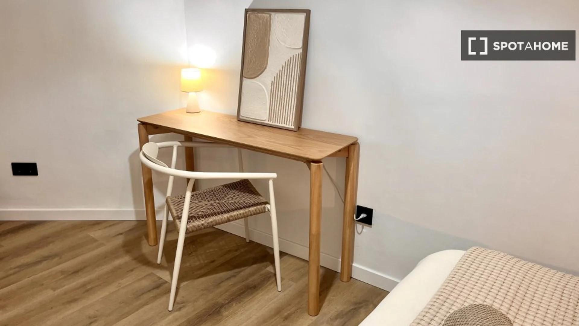 Affordable room for students with ample lighting in 
