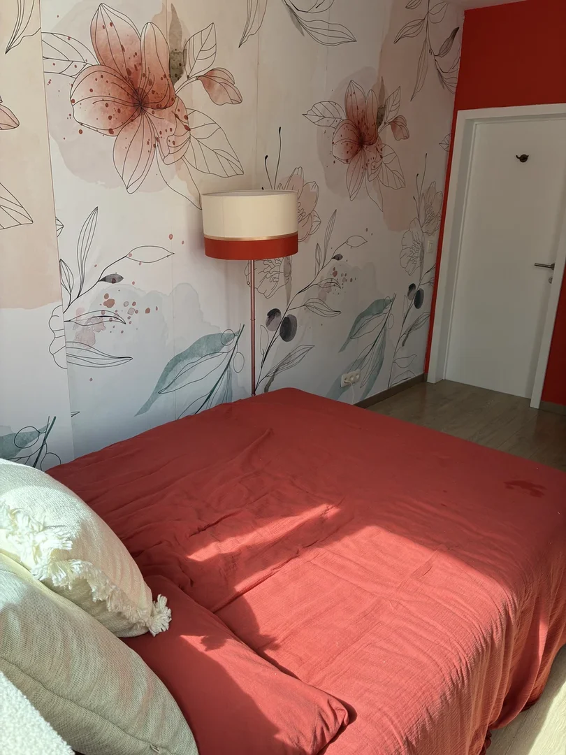 Quarto de estudante económico perto do campus em 