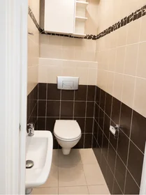 Private room at Avenue Viviani, image 9 of 9