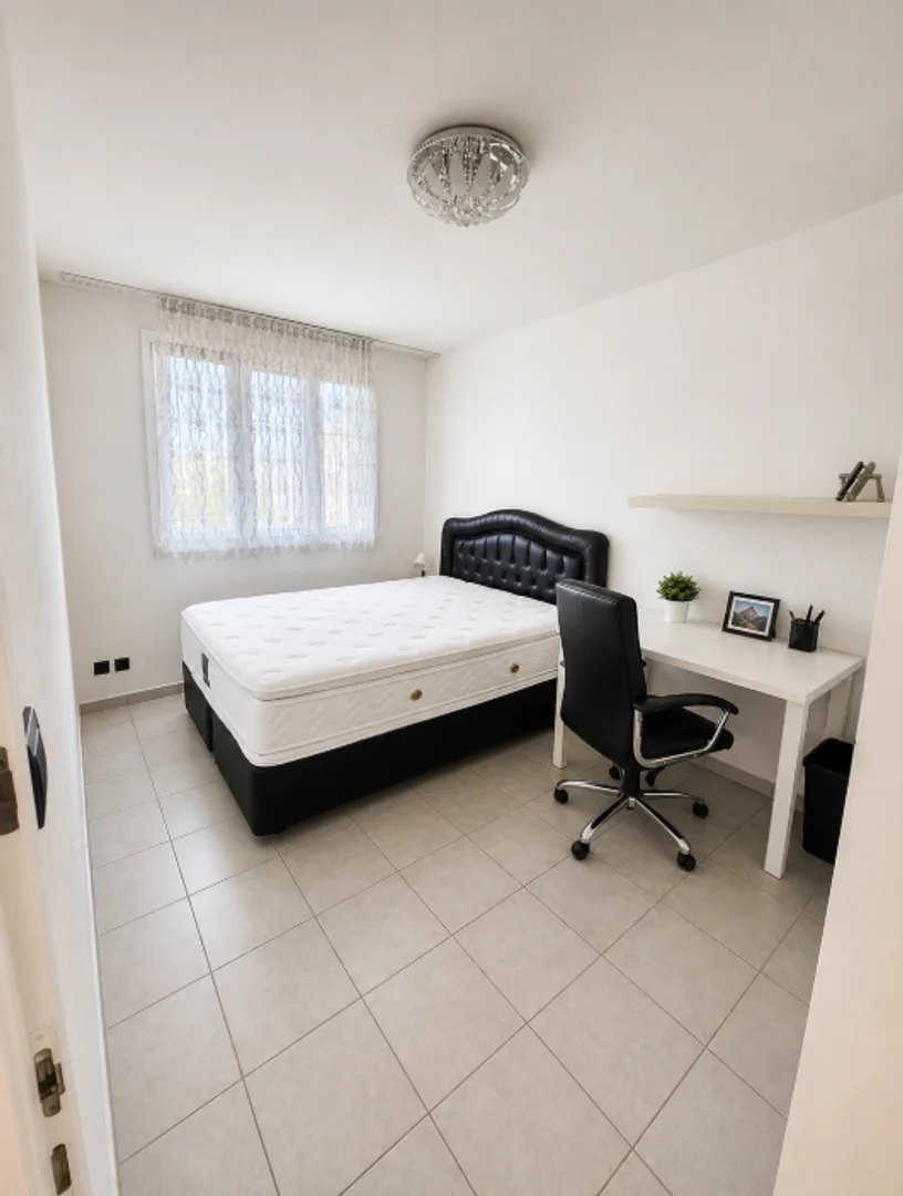 Funktionelles Studentenzimmer perfekt zum Studieren in 