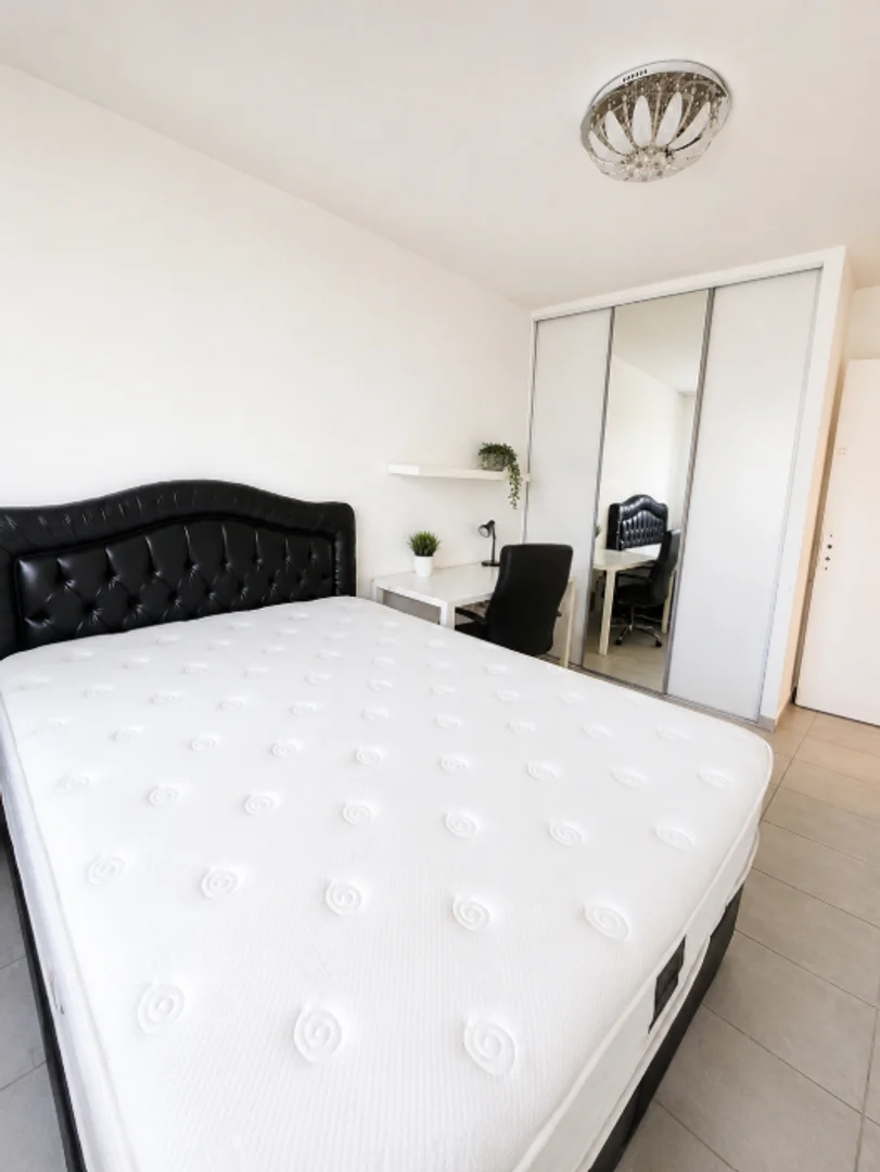 Komfortables und geräumiges Studentenzimmer in 
