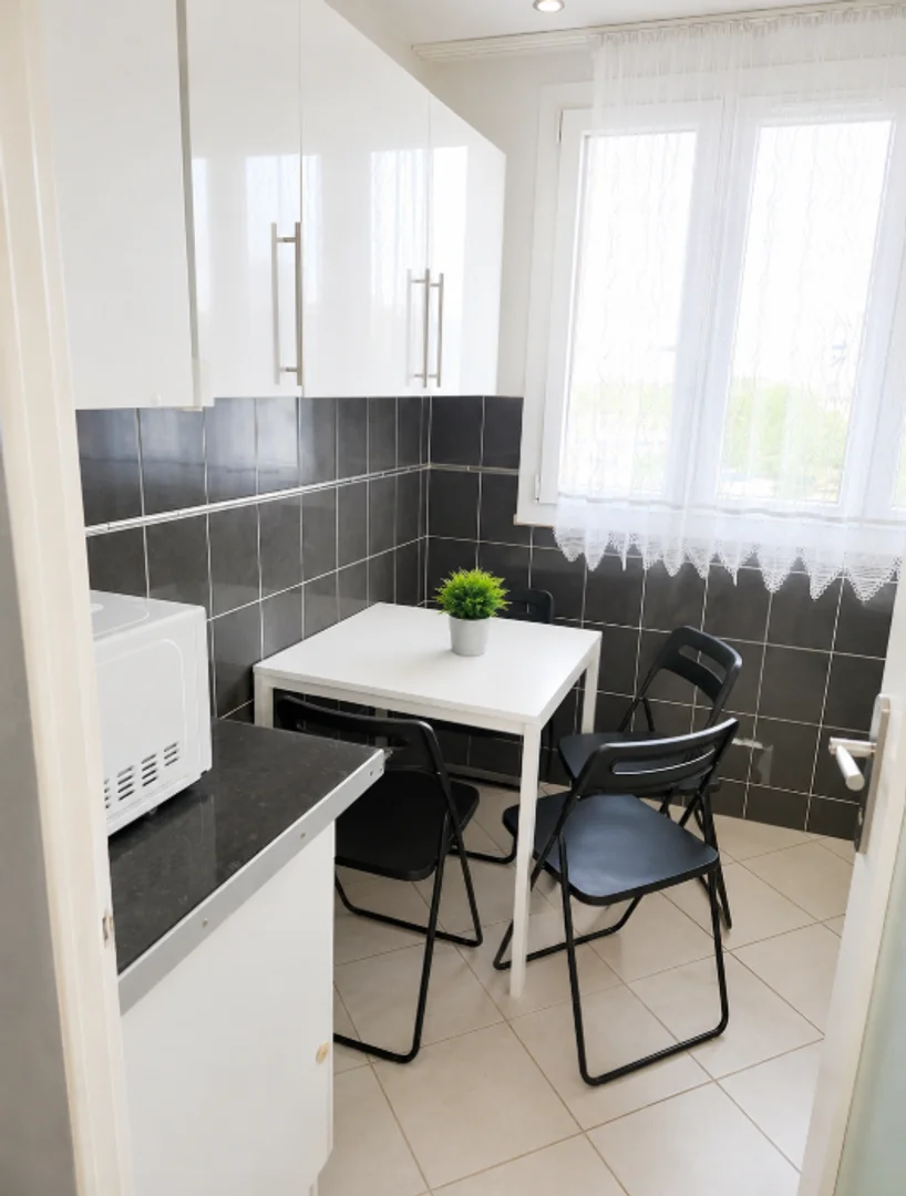 Zimmer in Studentenwohnung in  zu vermieten, voll möbliert