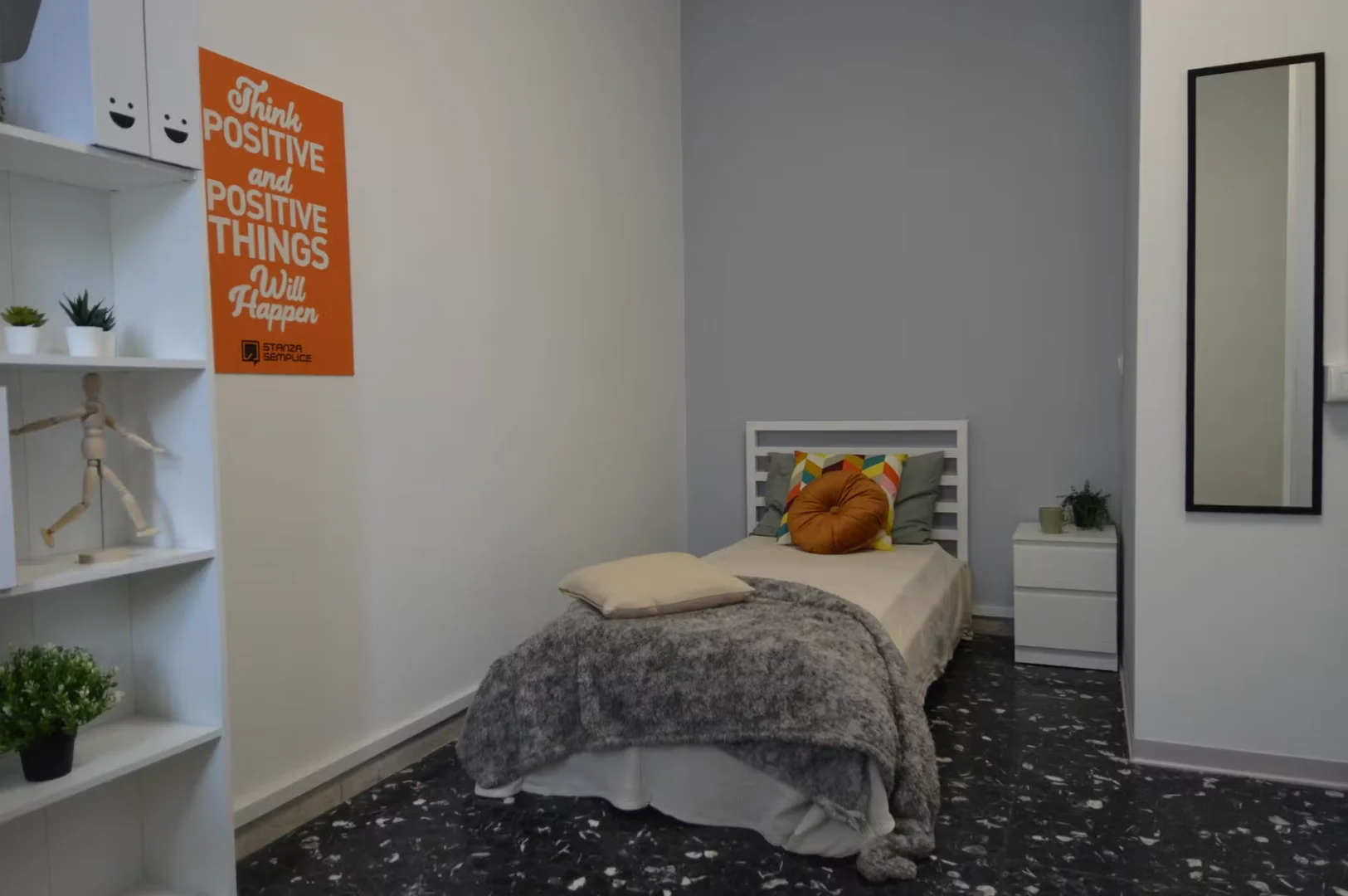 Zimmer in Studentenwohnung in zu vermieten, voll möbliert