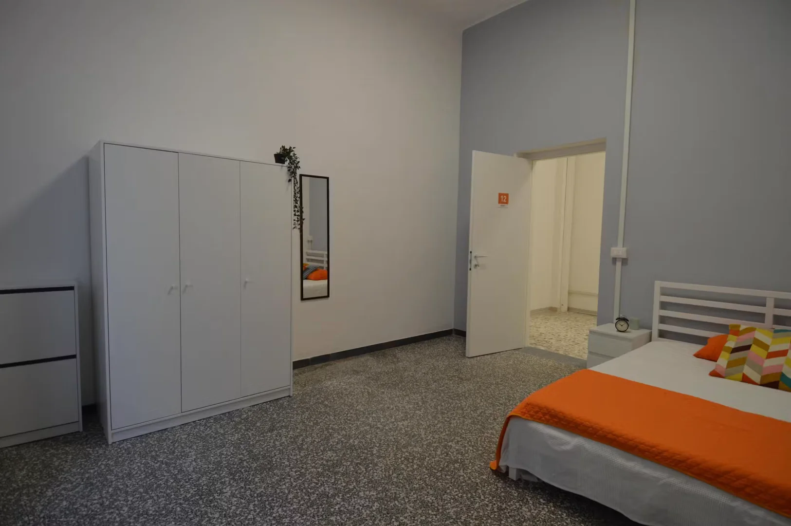 Habitación estudiantil económica cerca del campus en 
