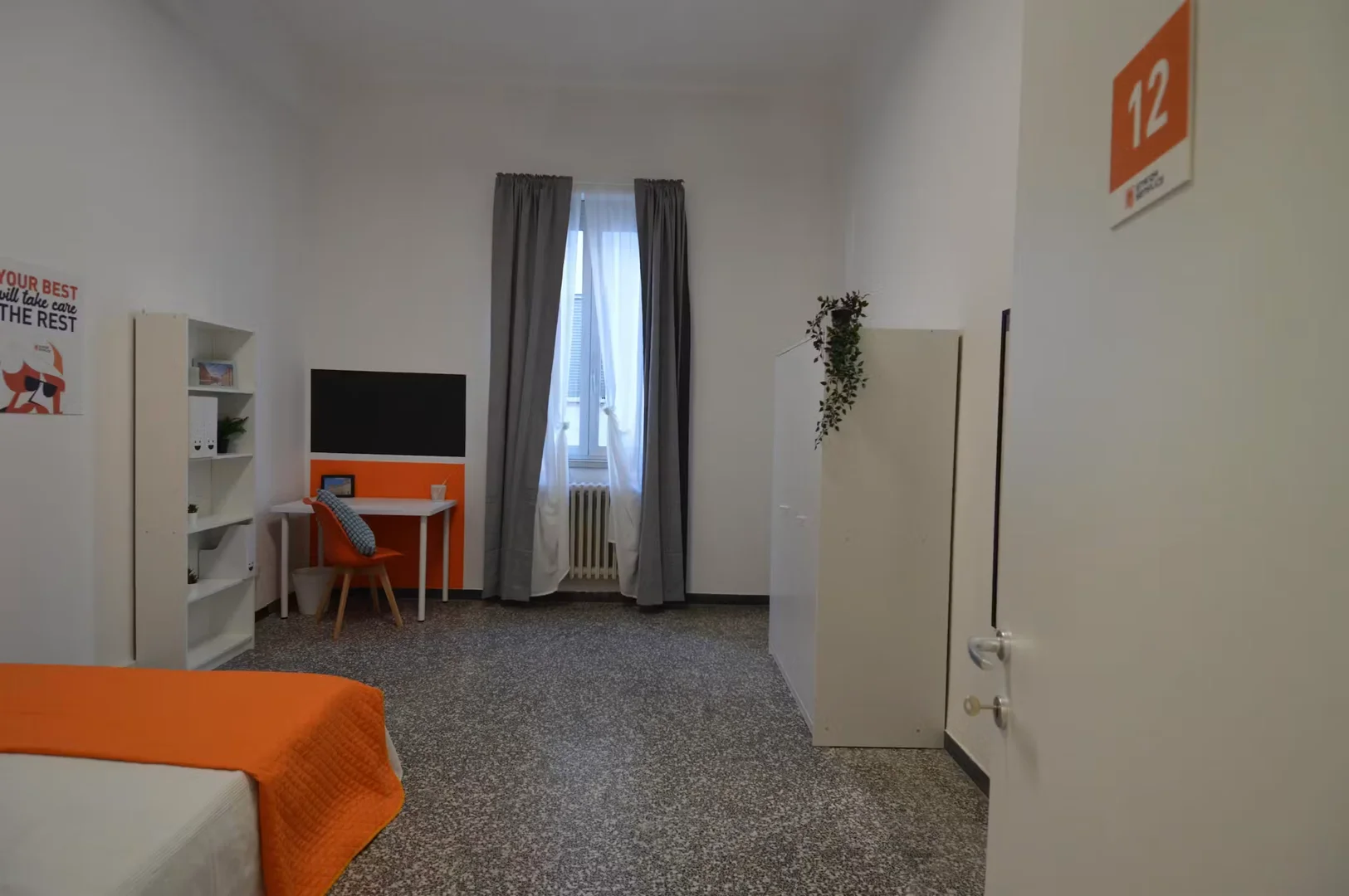 Habitación acogedora para estudiantes disponible en 