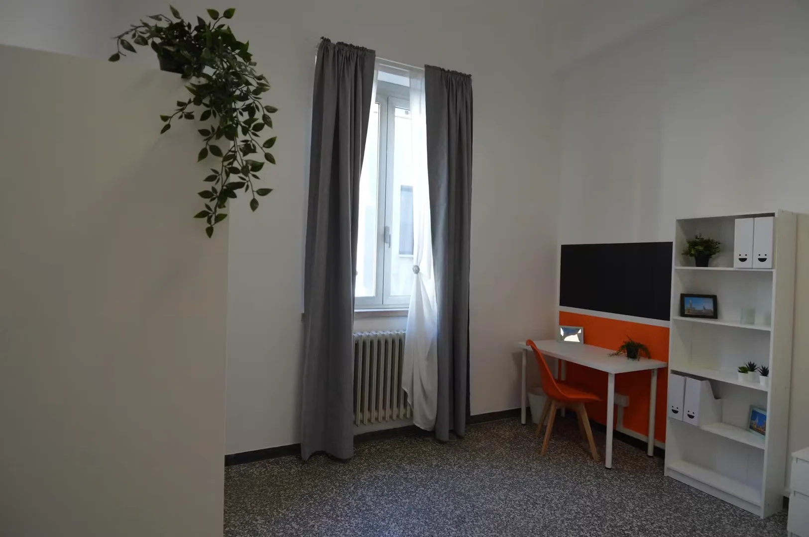 Habitación en apartamento estudiantil en alquiler en , completamente amueblado