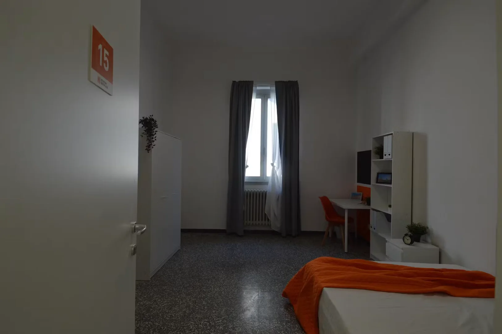 Habitación en apartamento estudiantil en alquiler en , completamente amueblado