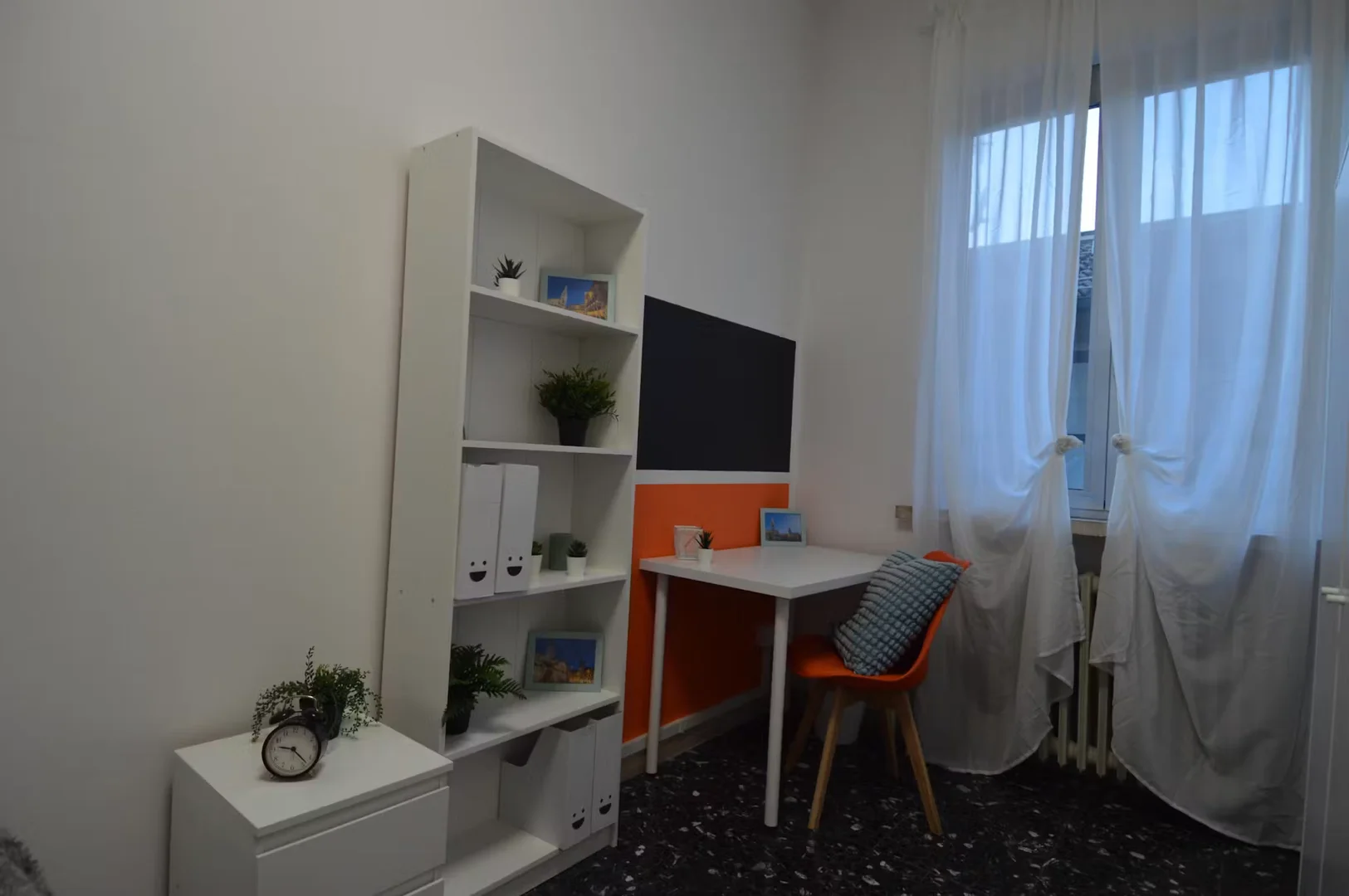 Komfortables und geräumiges Studentenzimmer in 