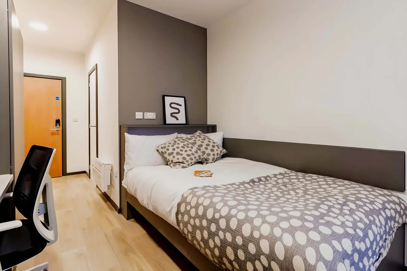 Chambre confortable pour étudiants disponible dans 