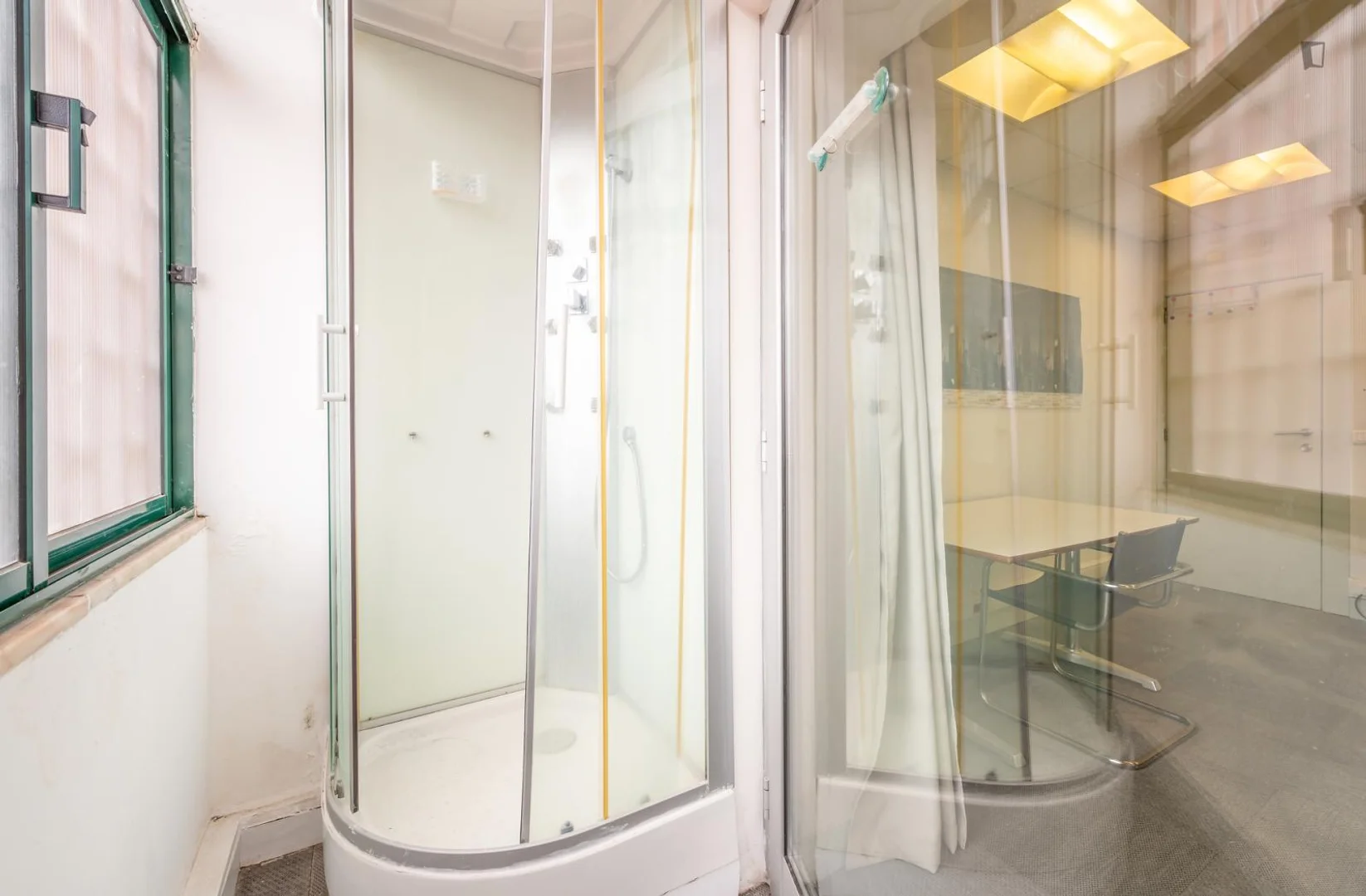 Funktionelles Studentenzimmer perfekt zum Studieren in 