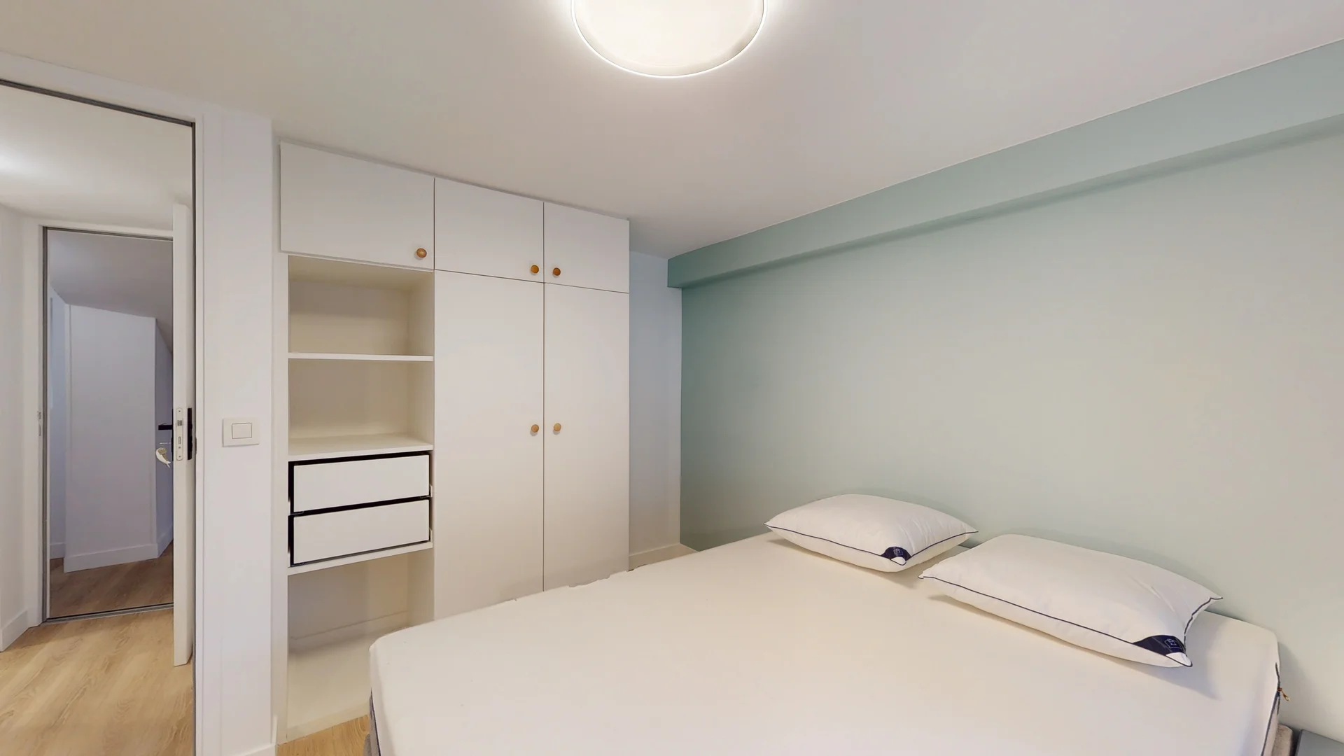 Economical student room with convenient location in 