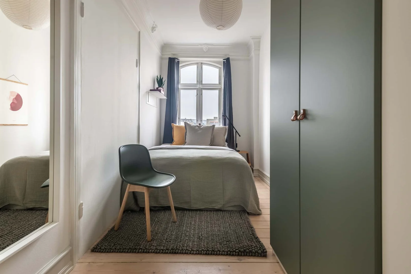 Comfortable and spacious student room in 