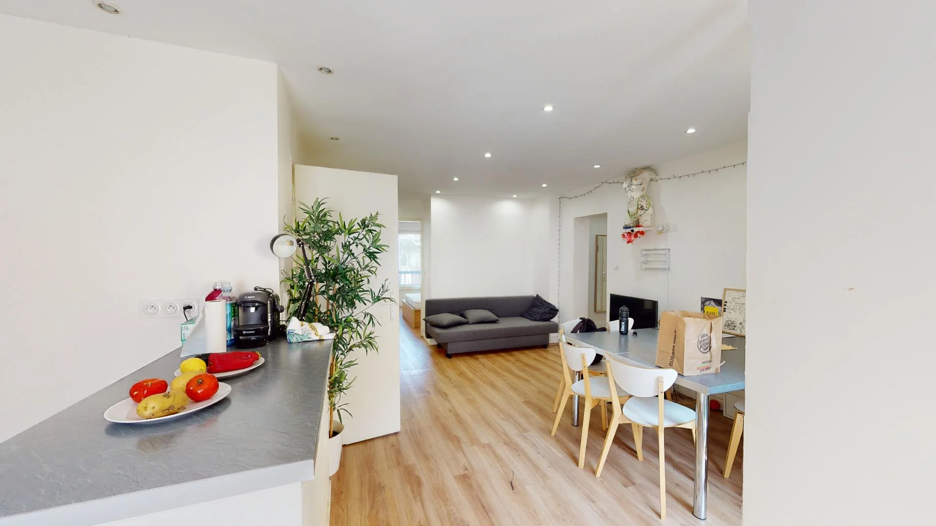 Quarto para alugar em apartamento de estudantes em , totalmente mobilado