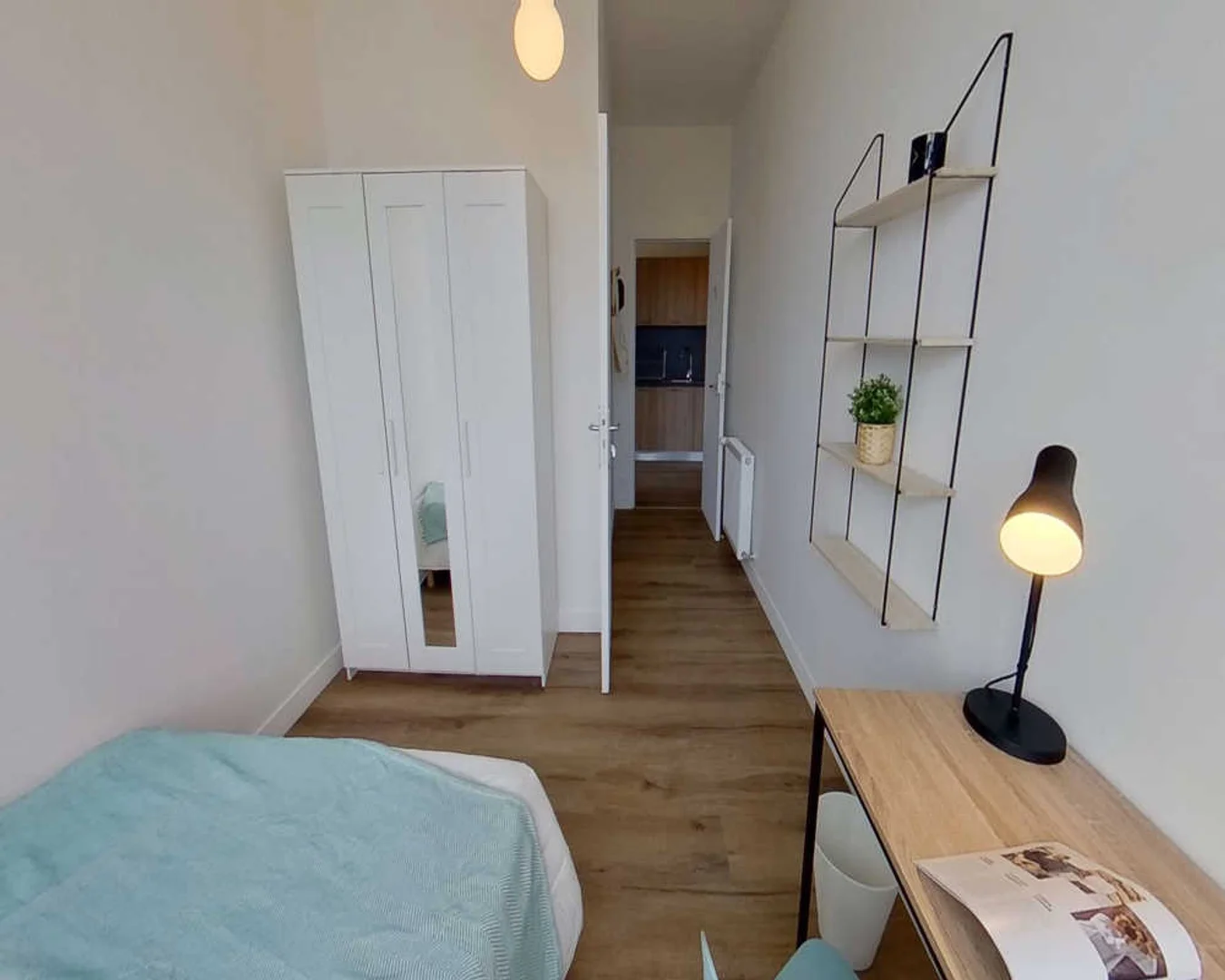 'de öğrenci dairesinde, tamamen mobilyalı kiralık oda