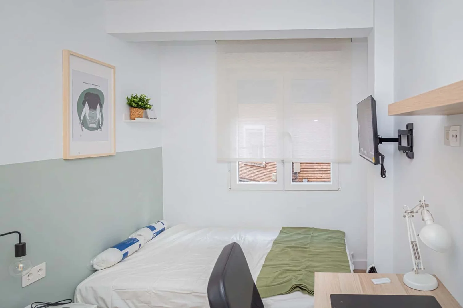 Habitación acogedora para estudiantes disponible en