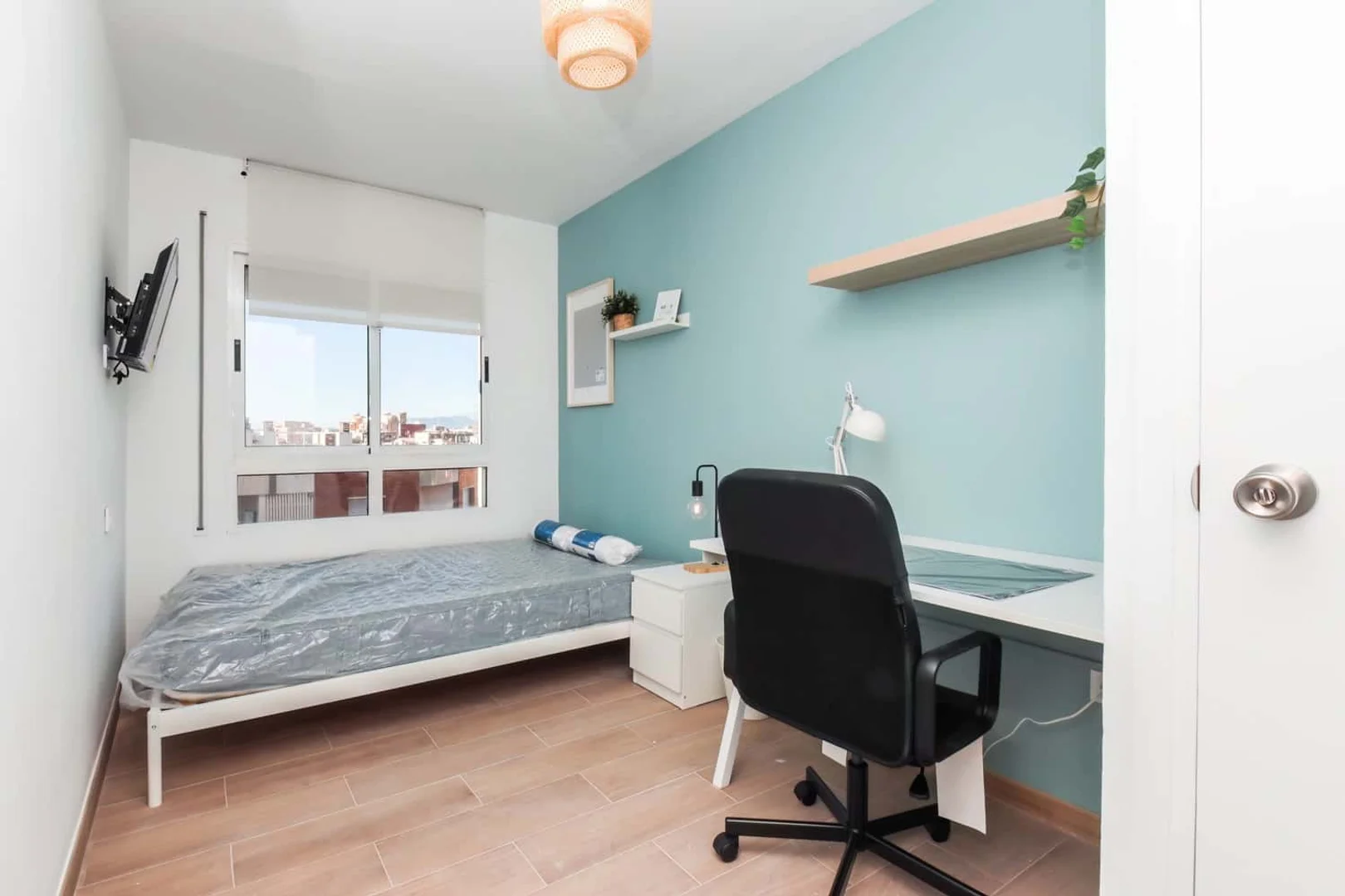 Habitación acogedora para estudiantes disponible en 