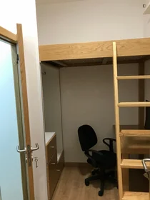 Stanza privata in Rua Corpo de Deus, immagine 1 di 9