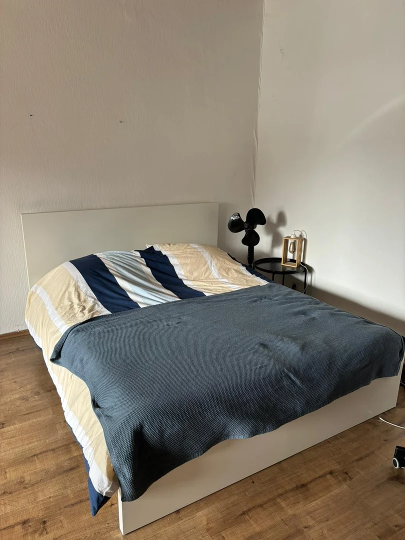 Funktionelles Studentenzimmer perfekt zum Studieren in 