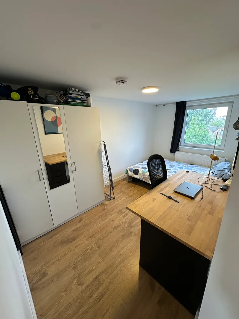 Economical student room with convenient location in 
