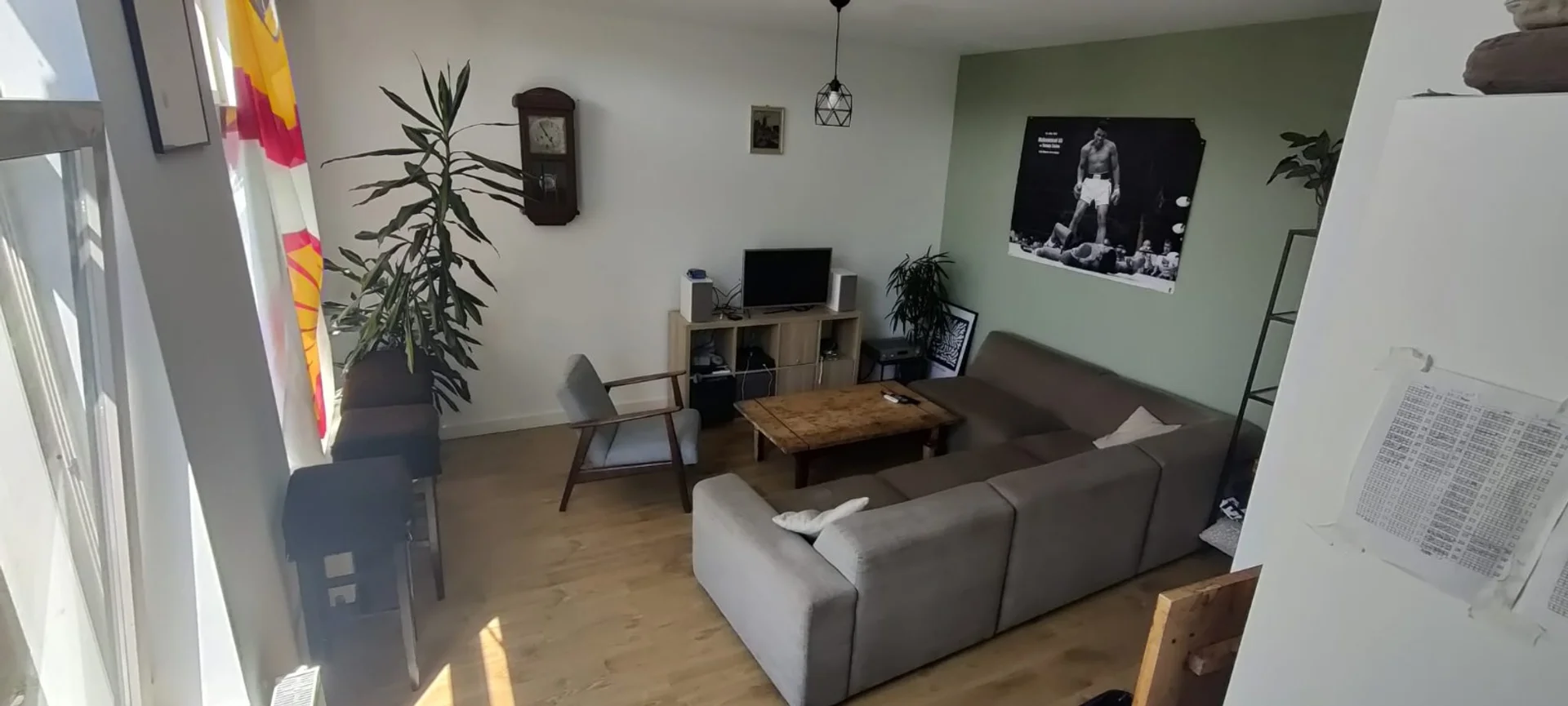 Economical student room with convenient location in 