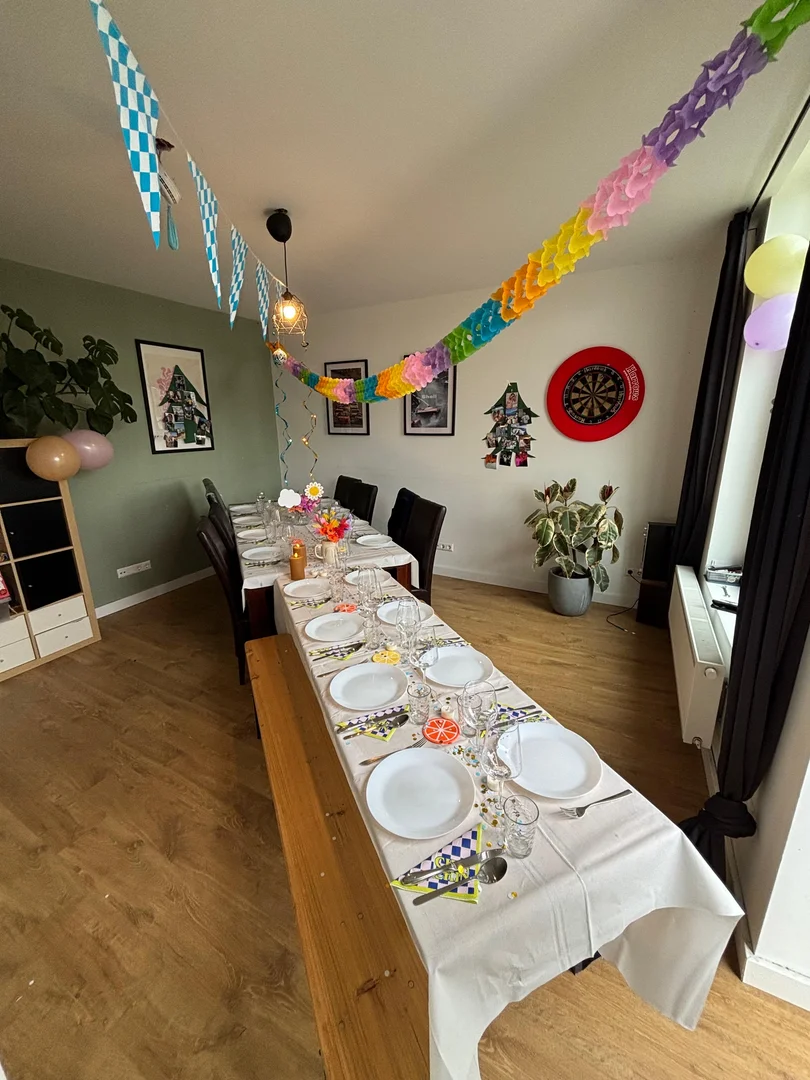 Student-friendly room in  with modern amenities