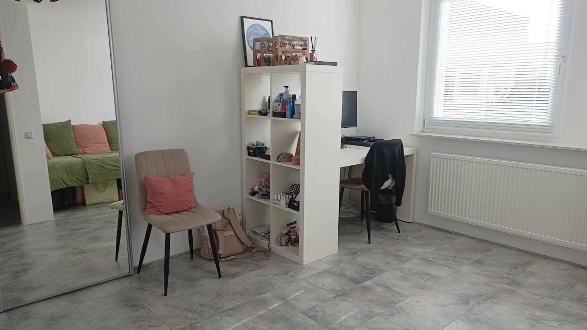 Cozy room for students available in 