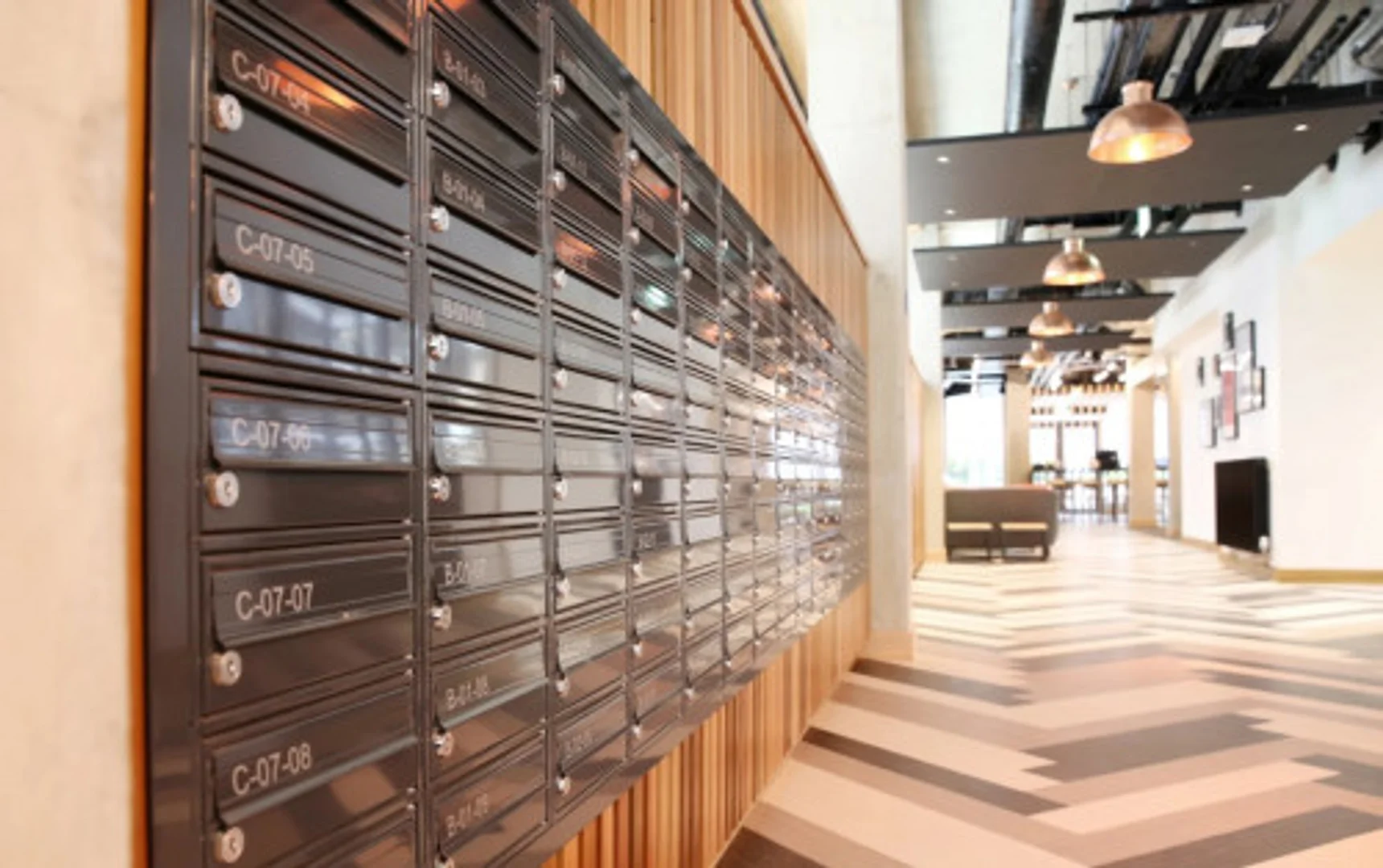 经济实惠的学生房间，在有充足的照明